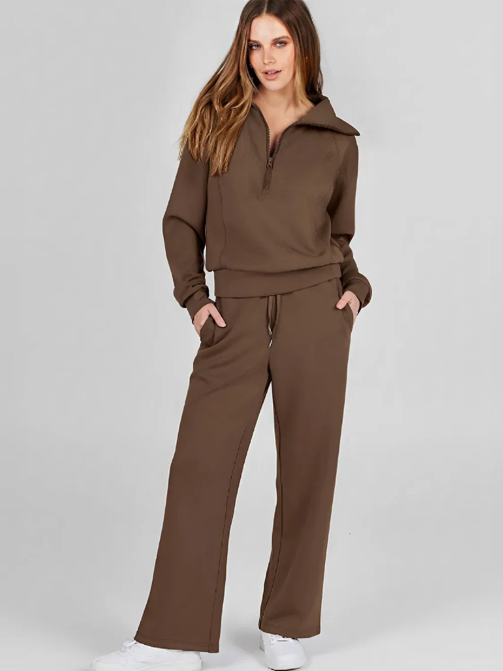 Conjunto Feminino com Suéter Gola Alta e Calça com Cordão - Estilo Bellanita