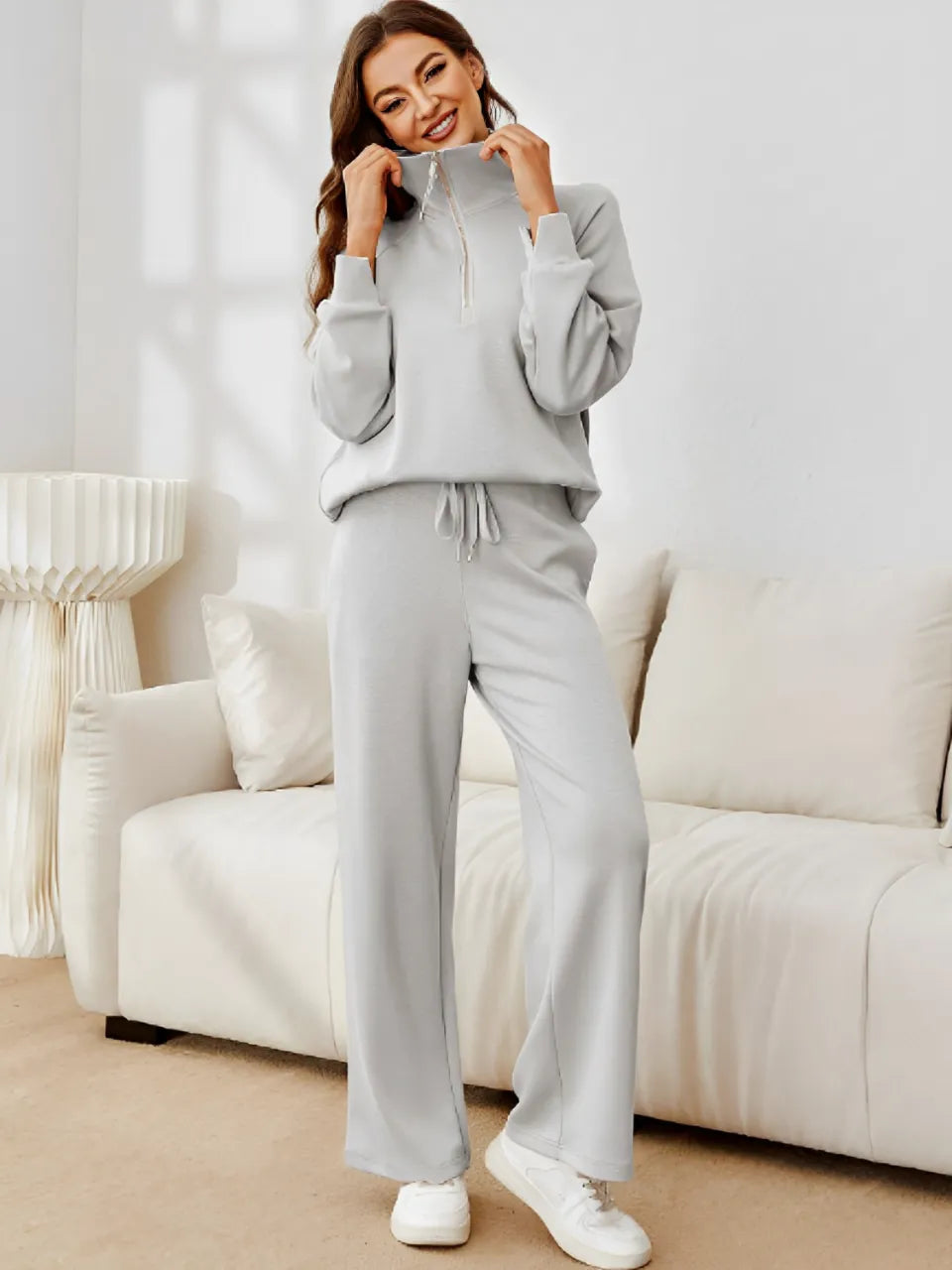 Conjunto Feminino com Suéter Gola Alta e Calça com Cordão - Estilo Bellanita