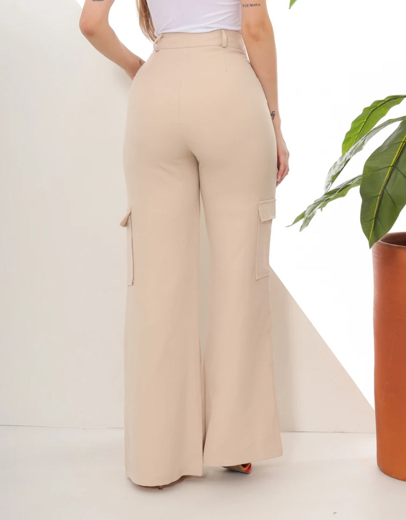 Calça Social Feminina de Alfaiataria com Bolsos e Dois Botões - Elegância e Conforto