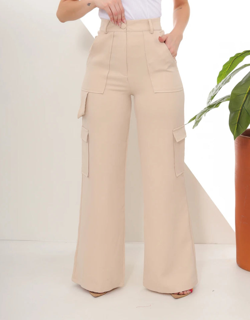 Calça Social Feminina de Alfaiataria com Bolsos e Dois Botões - Elegância e Conforto