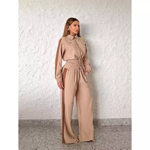 Conjunto Pantalona com Listra Lateral + Jaqueta com Zíper de Metal