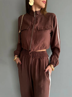 Conjunto Pantalona com Listra Lateral + Jaqueta com Zíper de Metal