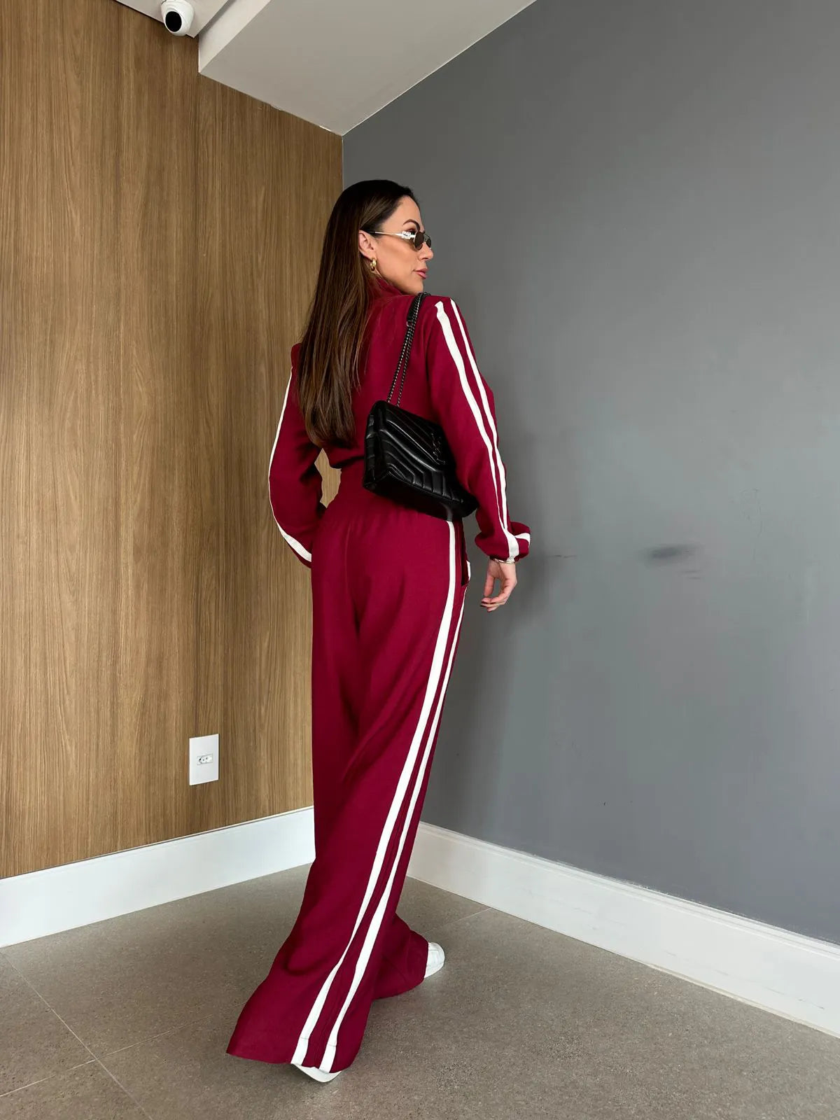 Conjunto Pantalona com Listra Lateral + Jaqueta com Zíper de Metal